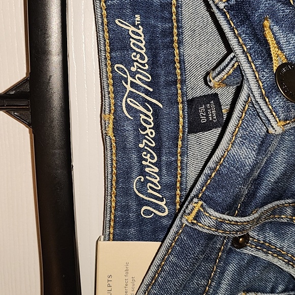 # 010 NWT " Universal Thread" LADIES JEANS - Picture 4 of 6